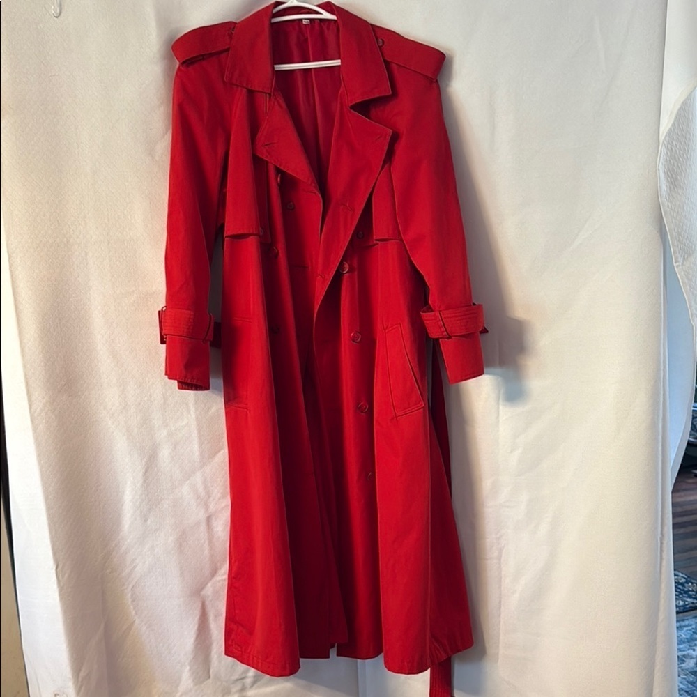 Vintage Fox And Brand Elegant Red Trench Coat. Size 15/16, 25 in P2P